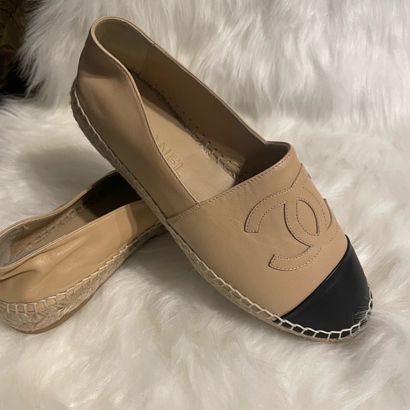 Chanel Espadrilles Lambskin
Beige & Black - Picture 2 of 7